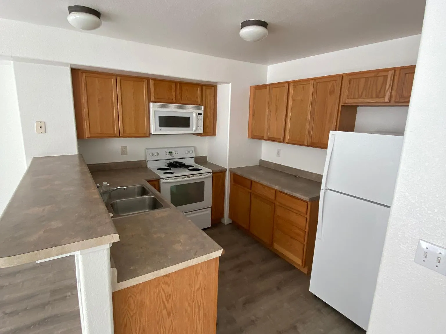 4 bed, 3.5 bath, 1768 sqft, $1,950 — Photo 4