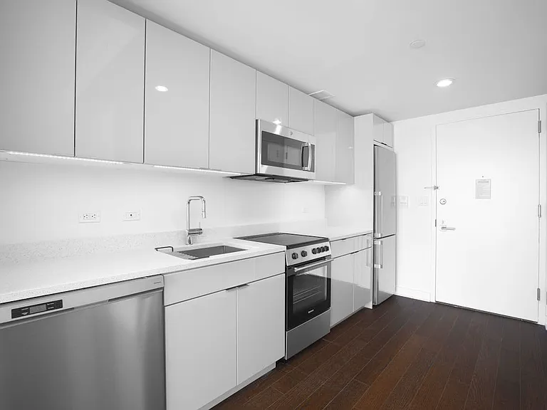 400 W 113th St #1509 — Photo 4
