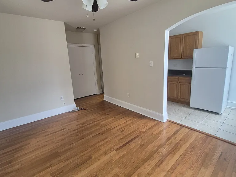 Kings Manor Apartments — Photo 20