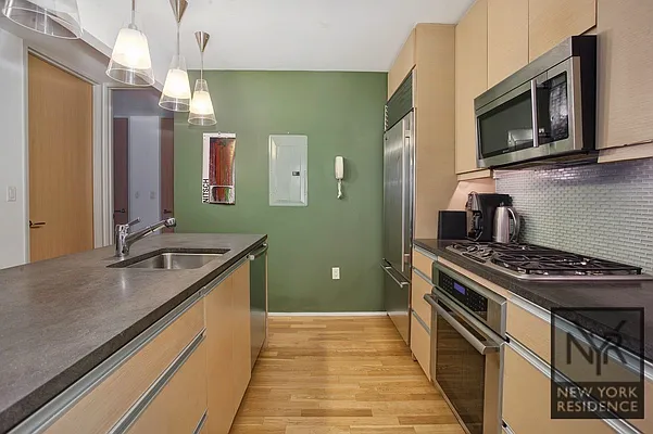 Rented by New York Residence | media 22