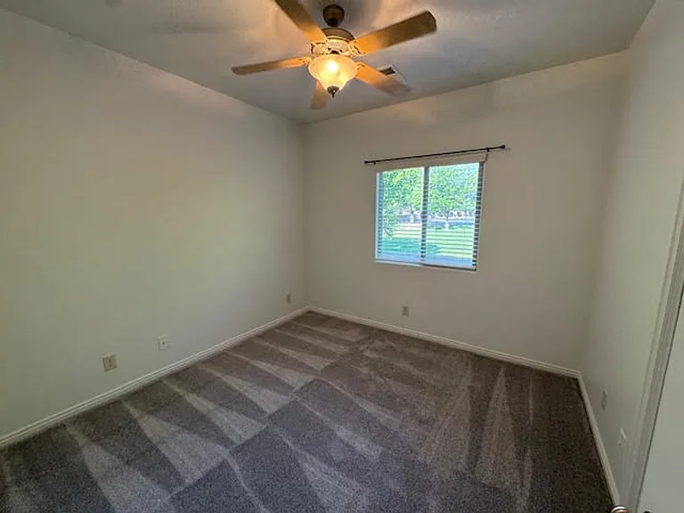 472 N 2480 W — Photo 8