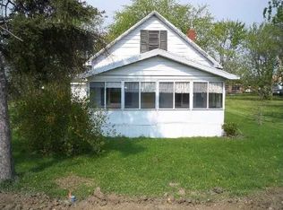 9 N Stadium Rd, Oregon, OH 43616