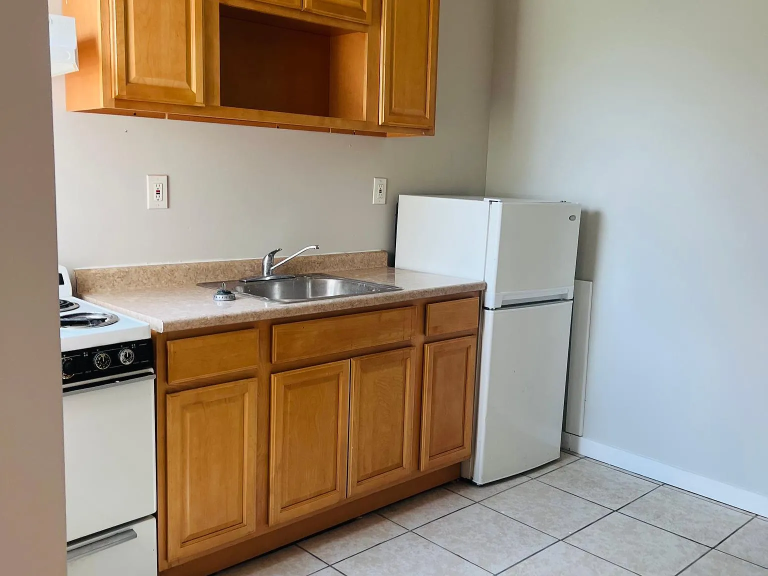 2 bed, $1,000 — Photo 1