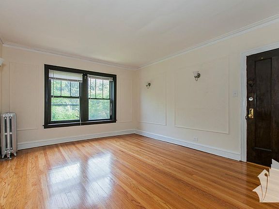 3rd image of 4604 N Winchester Ave #2