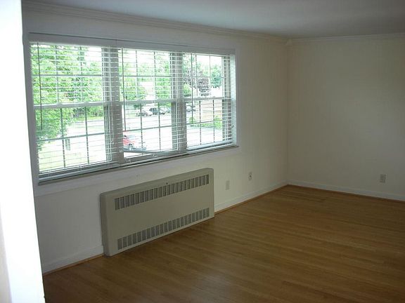 5th image of 454 Bernhardt Dr APT 2