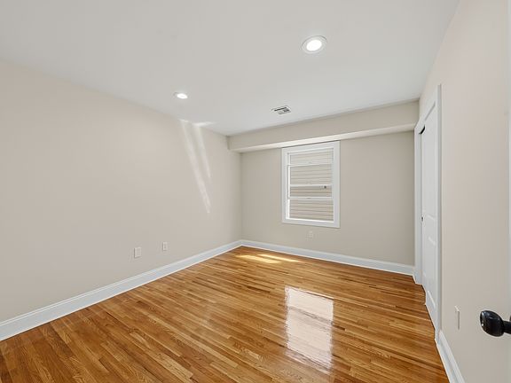 3rd image of 118 Chestnut St Floor 1