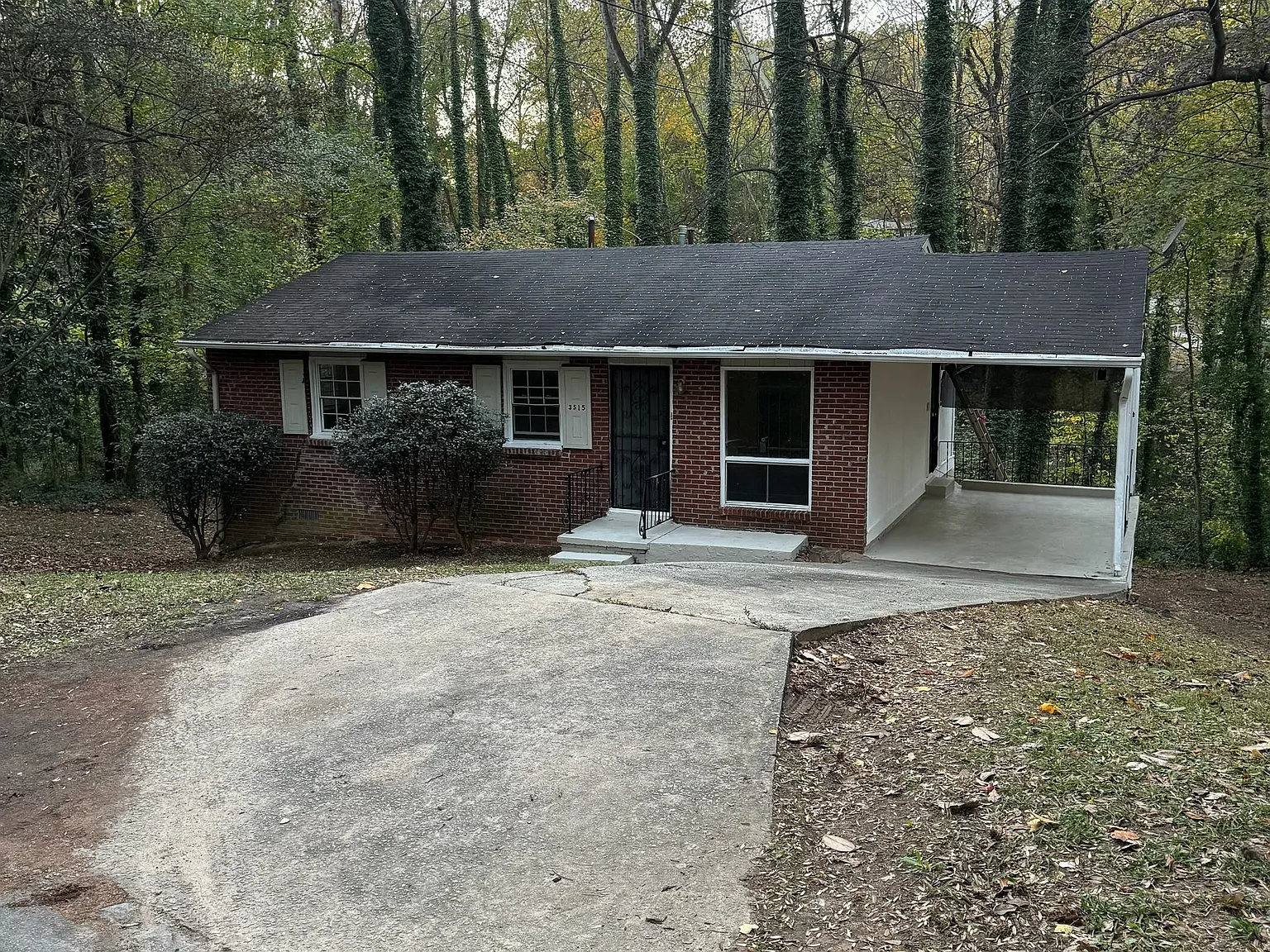 3 bed, 875 sqft, $1,300 — Photo 1