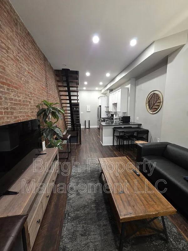 2 bed, 1.5 bath, 1018 sqft, $2,600 — Photo 3