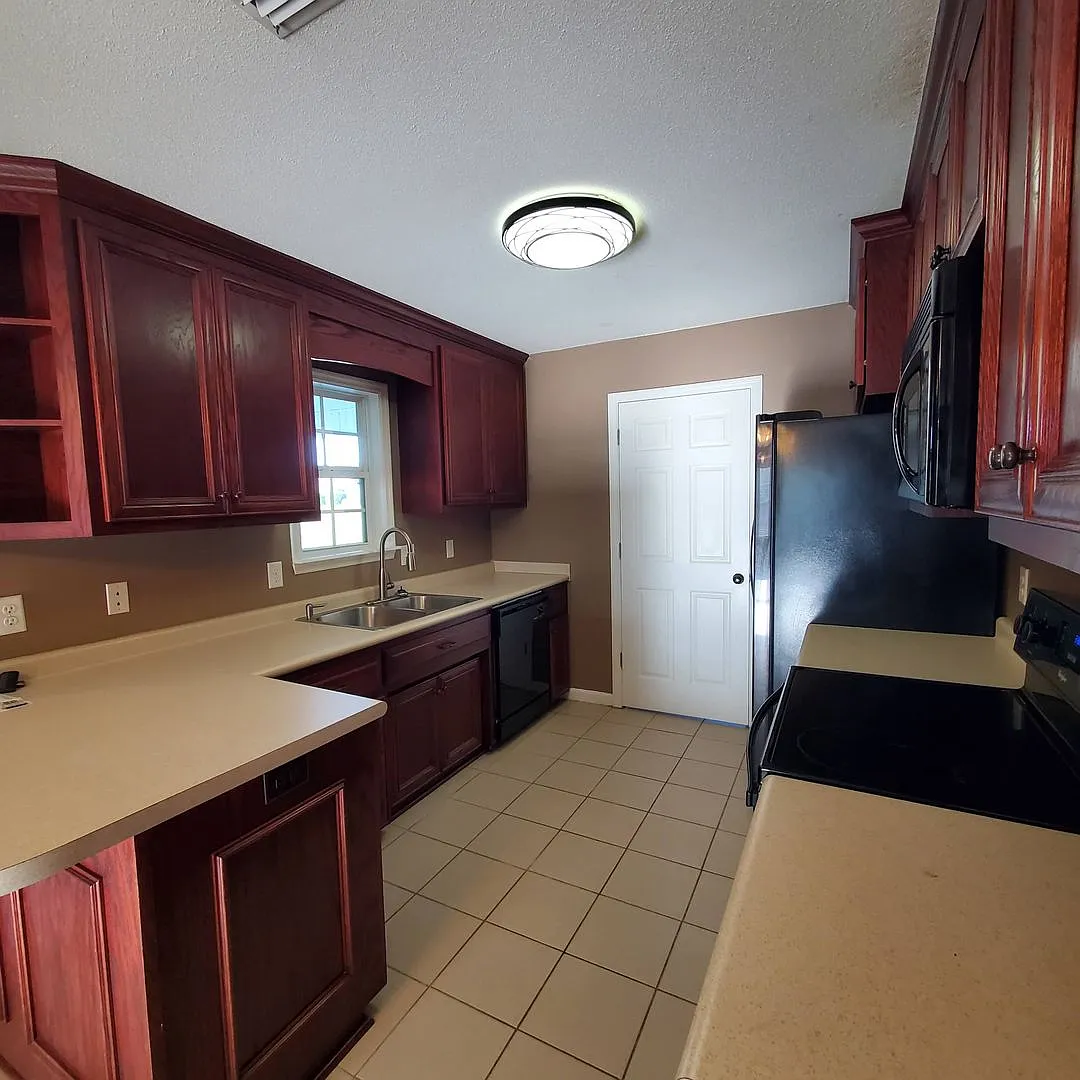 Tranquil Oasis: Spacious 4BR Home with Modern Amenities in Ray City, GA Near Moody! — Photo 3
