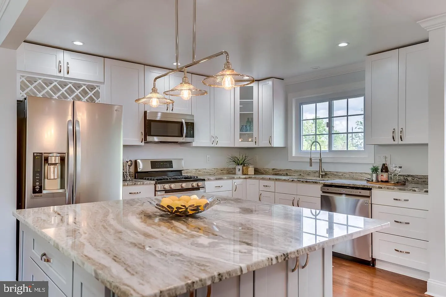 5 bed, 3.0 bath, 1981 sqft, $4,500 — Photo 3