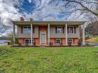 702 Diamond Rd, Salem, VA 24153