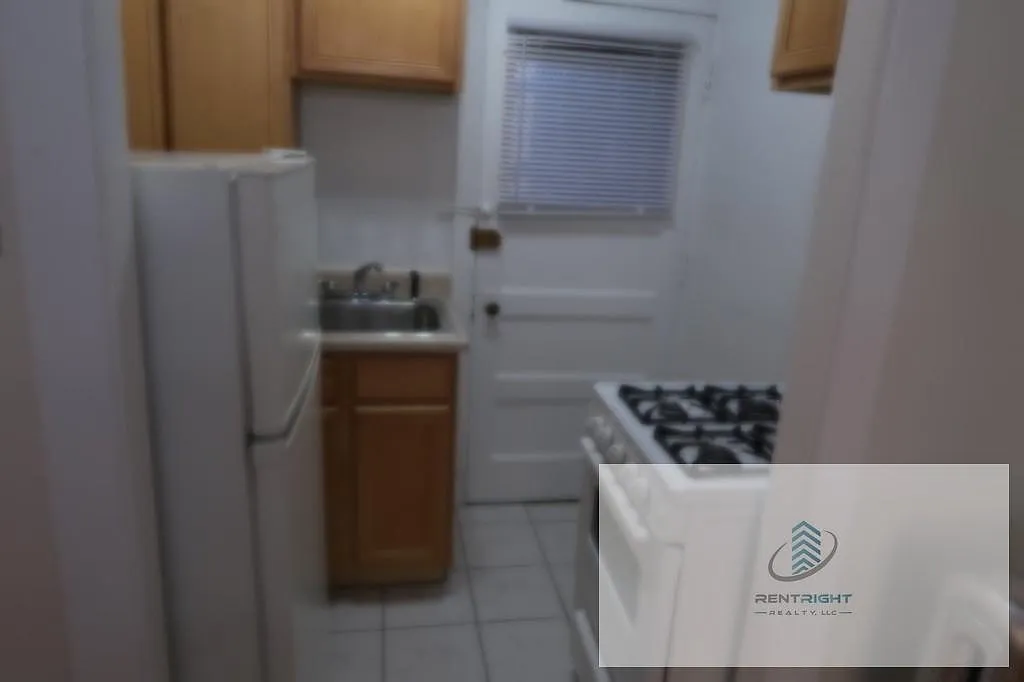 Studio, 1.0 bath, 550 sqft, $1,300 — Photo 3