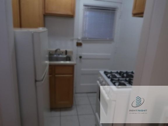 3rd image of 2617-25 W Gunnison St #2619-3H
