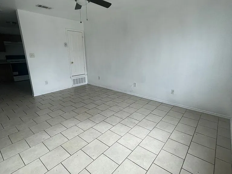 3404 Barcelona Dr — Photo 4
