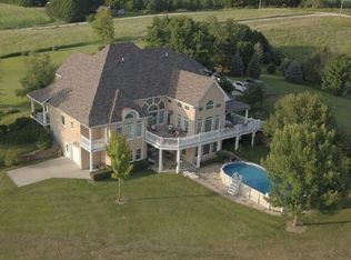 2693 Walnut Creek Rd, Decorah, IA 52101