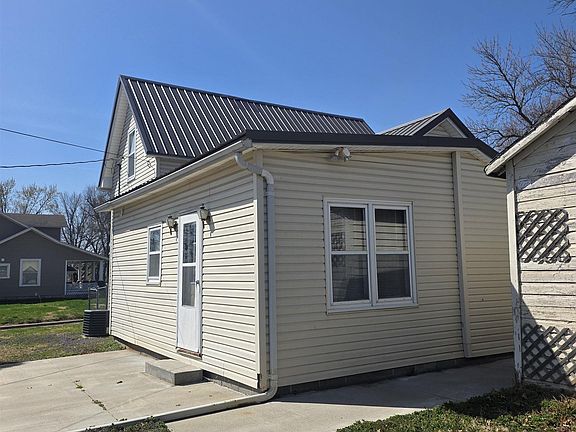 4th image of 404 E 20th St