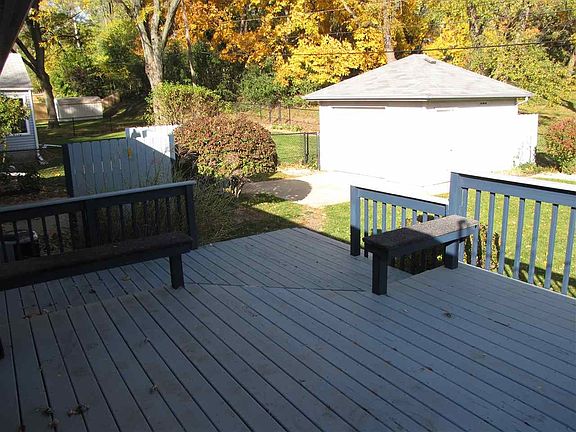 5th image of 224 S Oak Knolls Ave