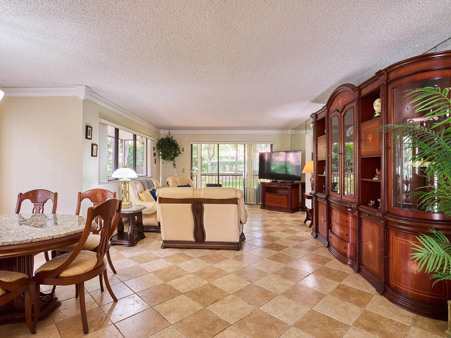 2 bed, 2.0 bath, 1366 sqft, $7,000 — Photo 4