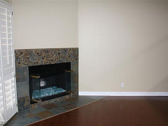 3rd image of 637 Kendale Ln