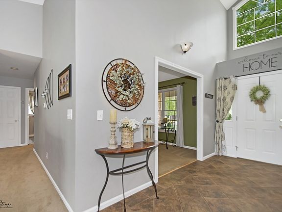 4th image of 208 Greenbriar Ln