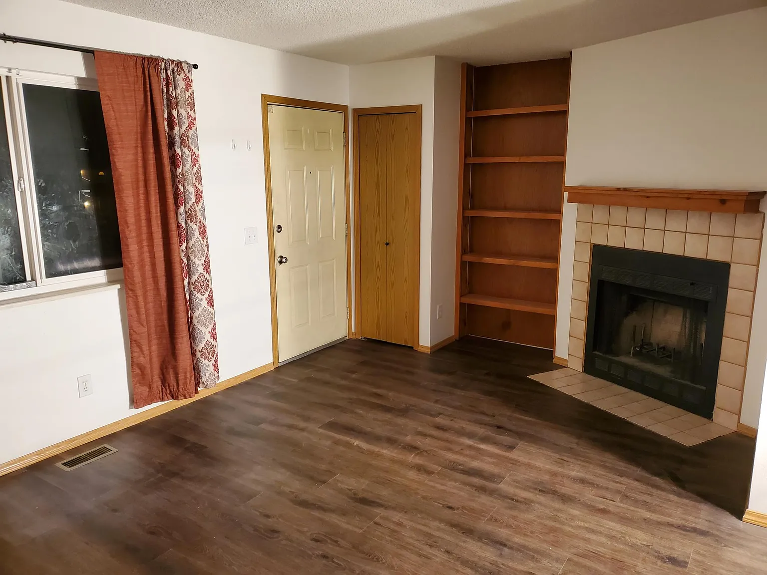 2 bed, 1.5 bath, 1080 sqft, $1,700 — Photo 4