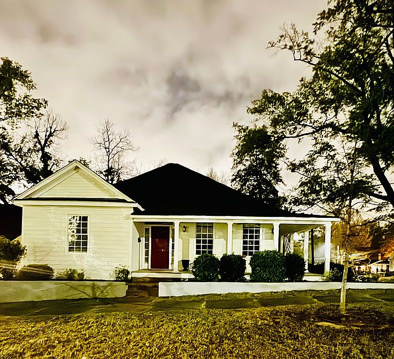 1st image of 2231 Lee St