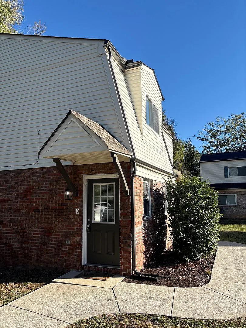 Charming Townhome Available in Central Tullahoma... — Photo 1