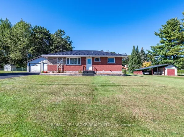 41 Centre St W, Petawawa, ON K8A 7E9