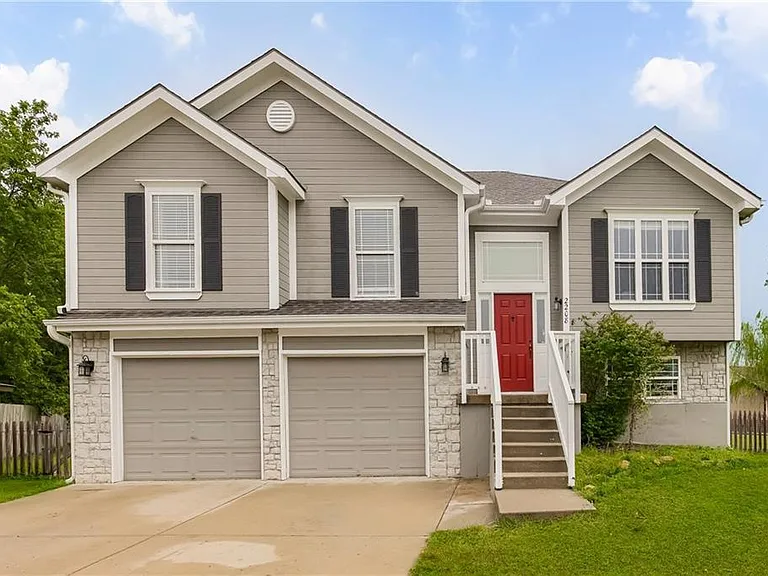 2208 Thistle Cir — Photo 1