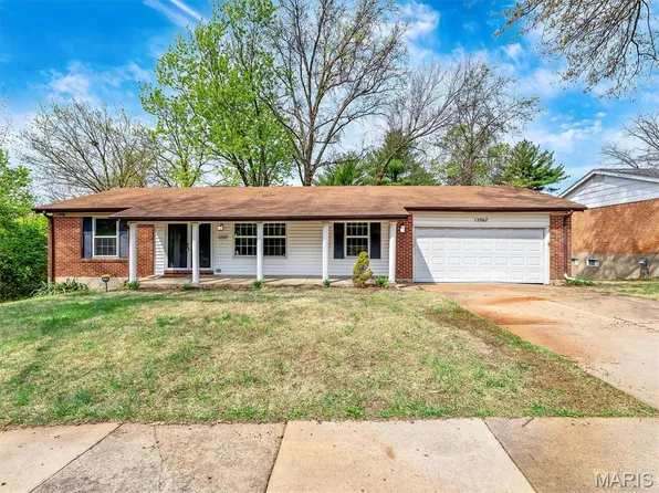 12967 Vanderwood Dr, Florissant, MO 63033