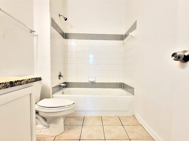 6413 Astor Village Ave #315 — Photo 8