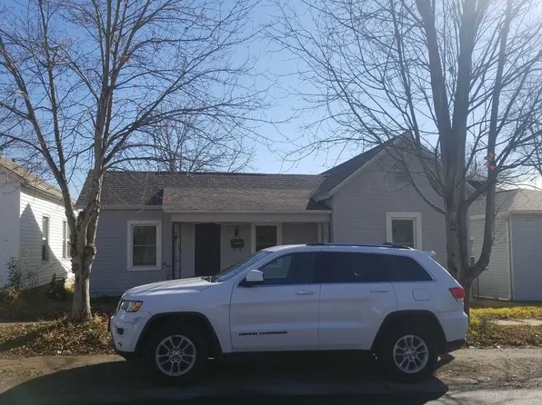 709 S 2nd St, De Soto, MO 63020