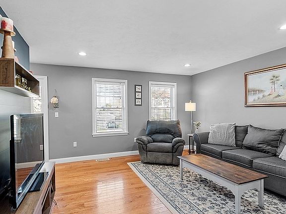 4th image of 31 Upland St #2
