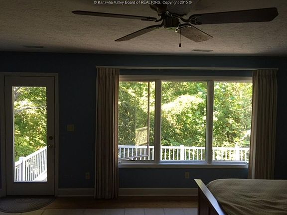 5th image of 1055 Lakeview Dr