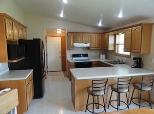 1306 N Carrington Ln, De Pere, WI 54115