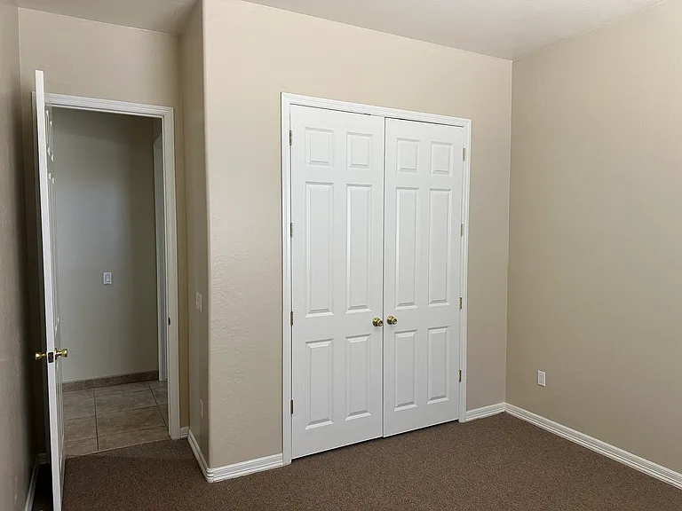 2828 E Roeser Rd — Photo 11