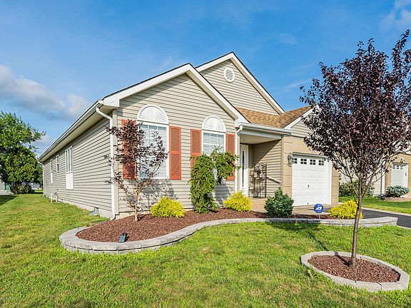 2nd image of 8 Sheffield Dr