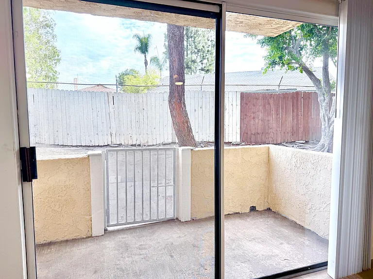 12521 Saticoy St #7 — Photo 4
