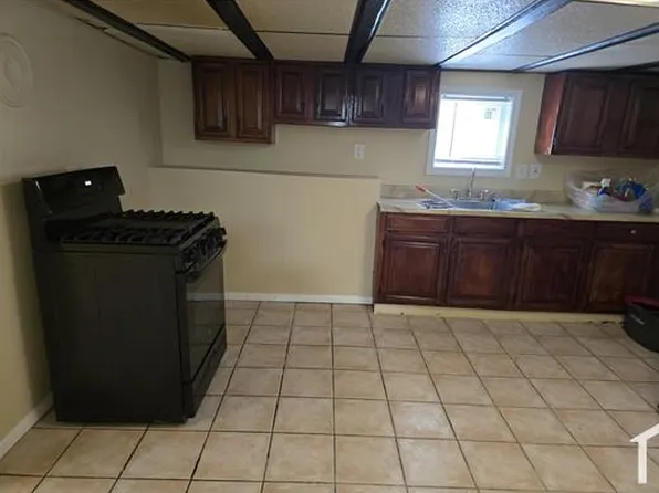 27 Shelby St, Worcester, MA