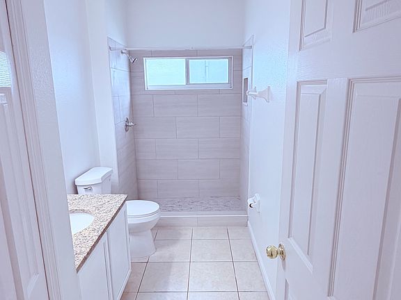 5th image of 1532 Derby Glen Dr