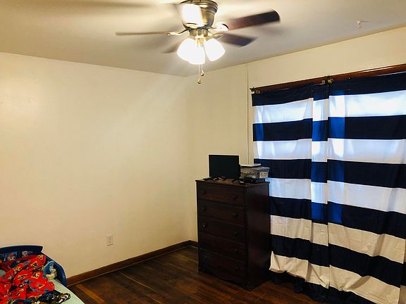 4th image of 400 Rose Ave