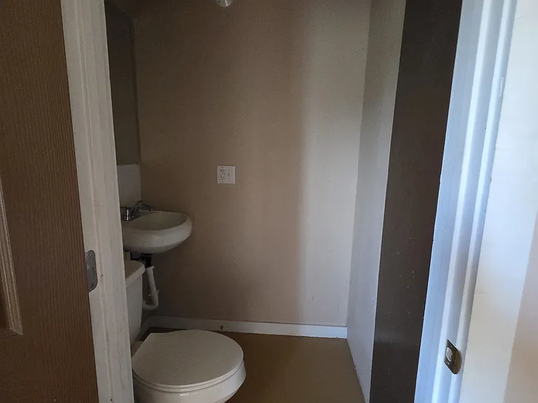102 E Baylor #B — Photo 10