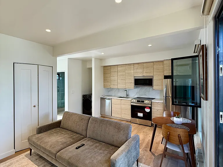 2375 Vancouver Ave #1 — Photo 11