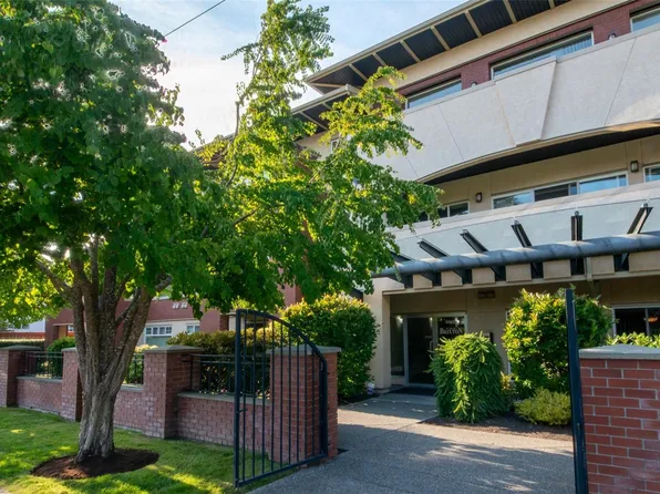 2380 Brethour Ave #202, Sidney, BC V8L 2A5