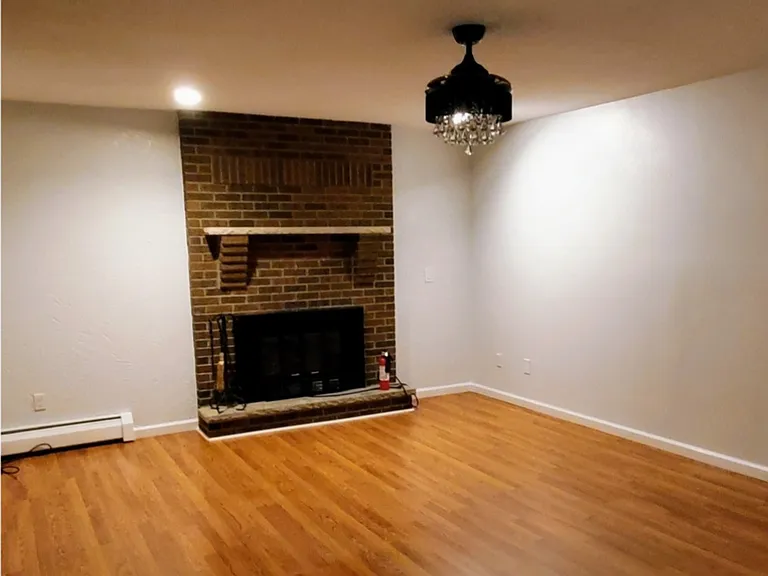 717 Squires Ave #LEFT — Photo 2