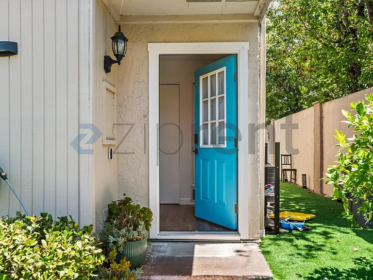 11030 Firethorne Dr — Photo 4