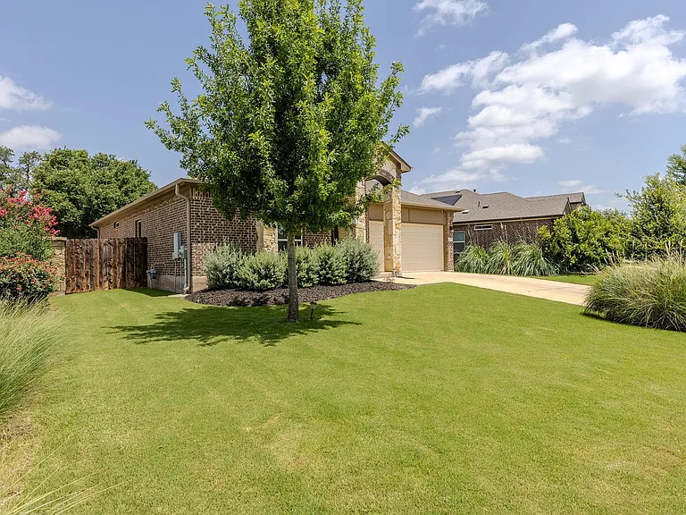 2205 Singletree Bnd — Photo 2