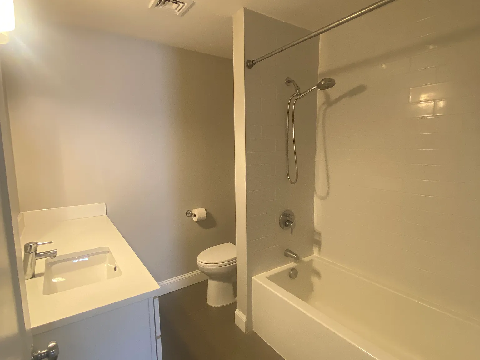 2 bed, 1000 sqft, $2,975 — Photo 4