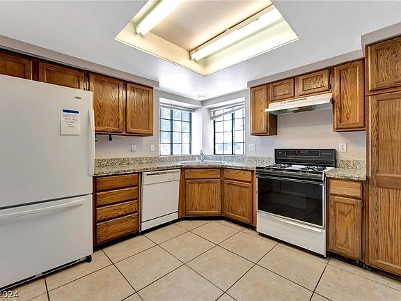 4th image of 2448 Charteroak St