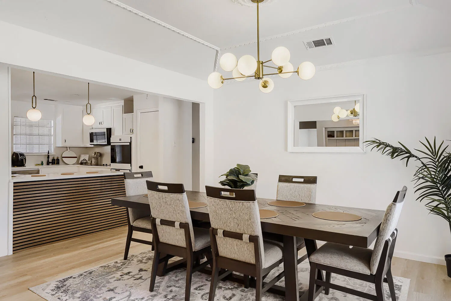 4 bed, 2512 sqft, $5,000 — Photo 3